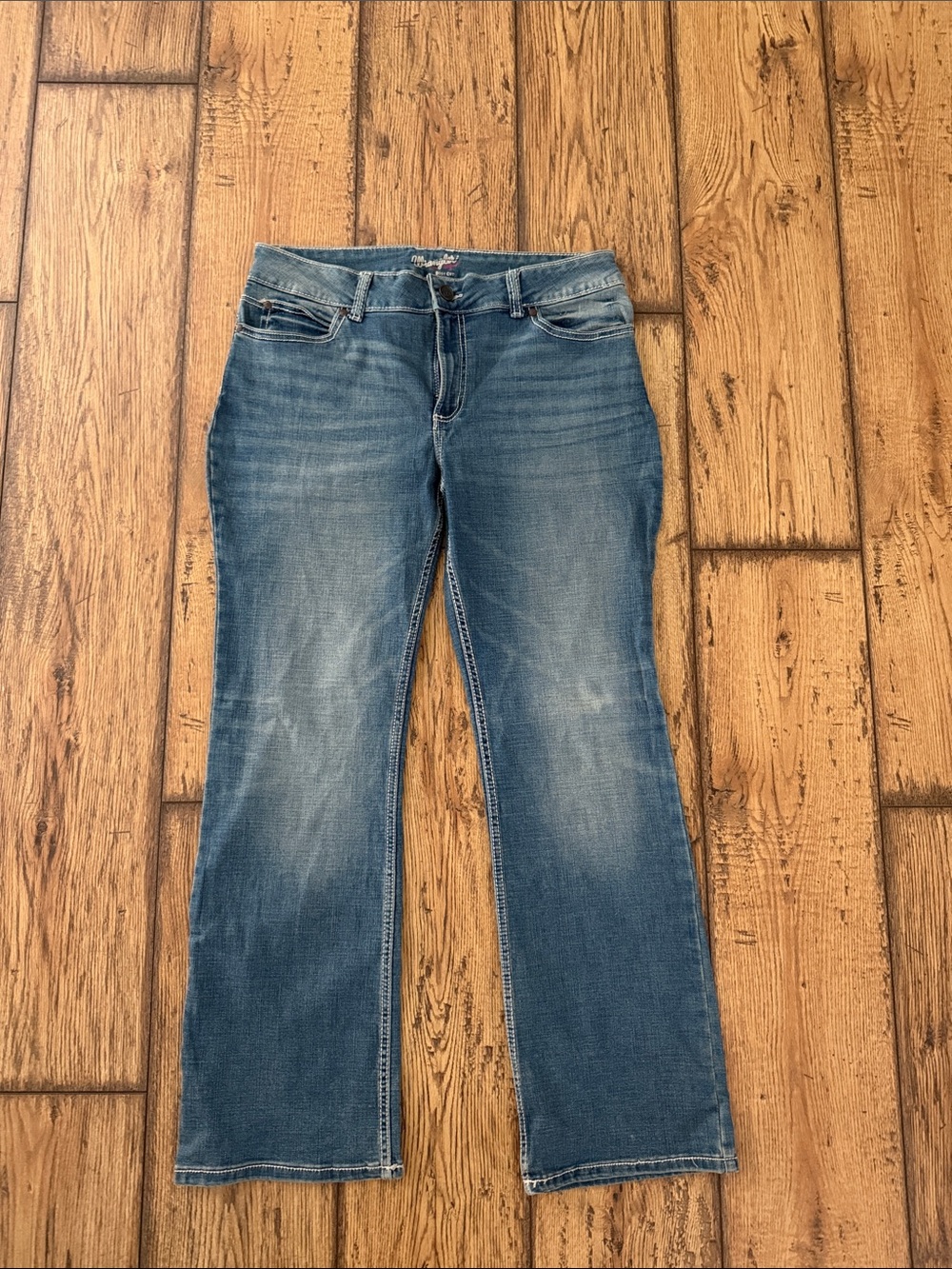 Women’s Bootcut Jeans in Mid Blue Wash - Comfortable Everyday Fit